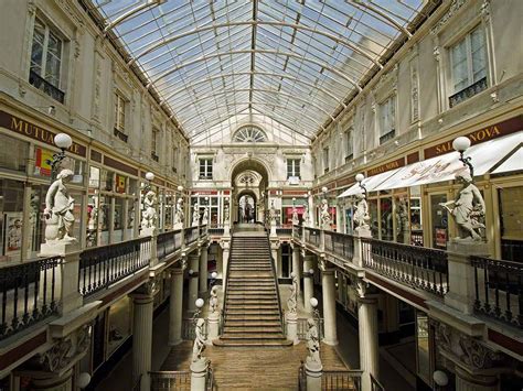 Visiter le Passage Pommeraye à Nantes .